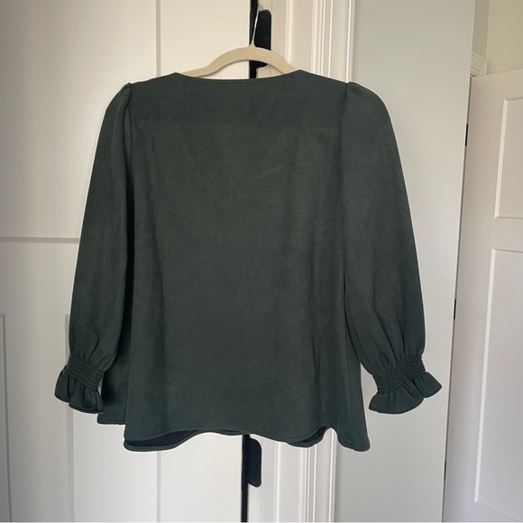Tuckernuck Malachite Suede Easton Blouse Green V Neck Top - Picture 5 of 5